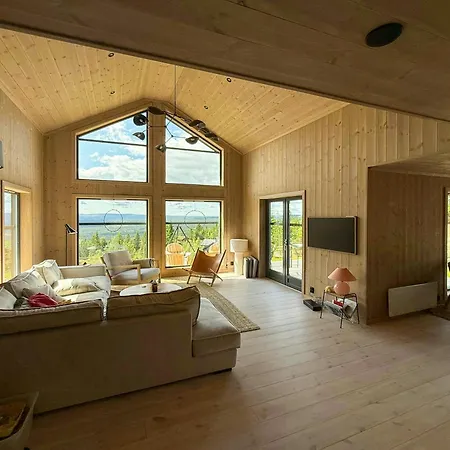 Modern With Ski-inout Near Birken Trails