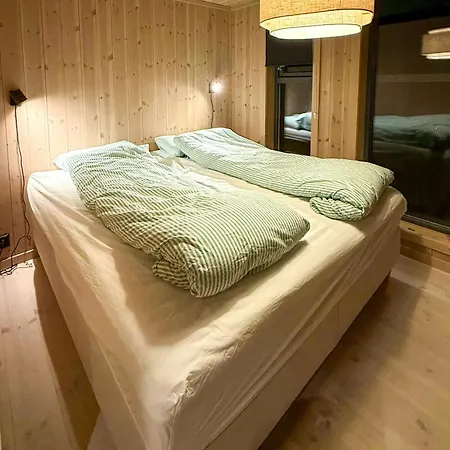 Modern With Ski-inout Near Birken Trails *