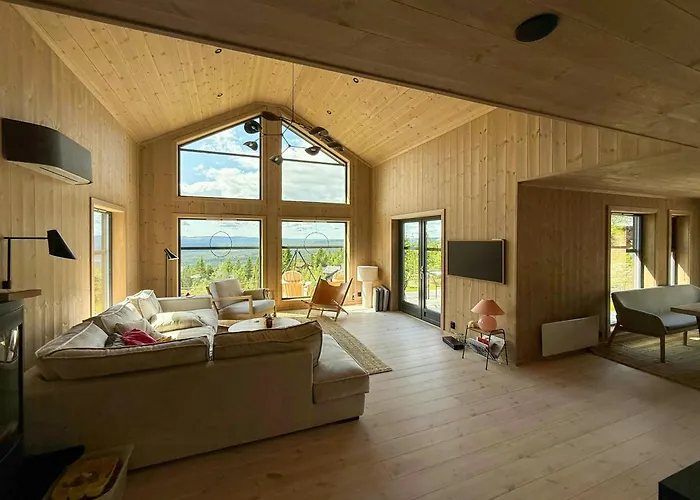 Modern With Ski-inout Near Birken Trails